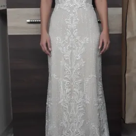 Piękna koronkowa suknia