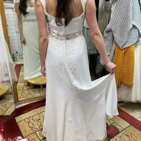 Sprzedam elegancką nową suknie ślubną