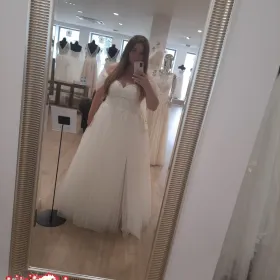 Suknia ślubna z długim welonem 