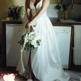 Suknia ślubna z tkaniny Mikado