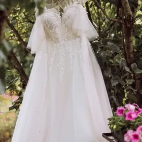 Elegancka suknia ślubna w stylu romantycznym – rozmiar 46/48