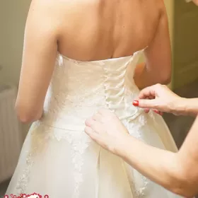 Suknia ślubna ecru bez pleców 