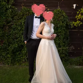 Lekka i romantyczna Suknia ślubna  ELLY HAUTE COUTURE – koronka, tiul, dekolt V