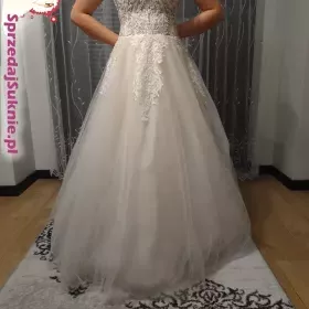 Sprzedam piękną i wygodną suknię ślubną  z welonem, kołem i bolerkiem. 1500,00 zł. 