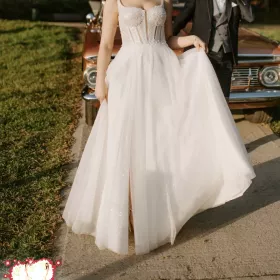 Brokatowa suknia ślubna 