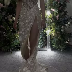 Suknia ślubna Gaja odważna, kwiaty 3D projekt Patrycja Kujawa 