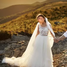 Suknia ślubna szyta  na miarę boho glamour koronka tiul