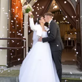 Suknia ślubna szyta z kołem 