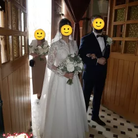 Suknia ślubna ze stójką 