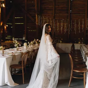 Witam mam do sprzedania piękną suknię z welonem Medici Ariamo Boho. Suknia szyta na miarę na rozmiar 36, wzrost 170 cm + 8 cm obcas. Trójmiasto / Malb