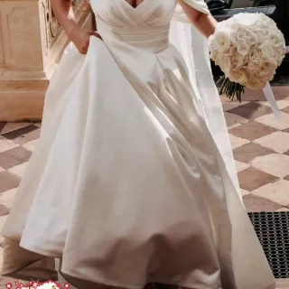 Elegancka, zmysłowa suknia ślubna szyta we włoszech