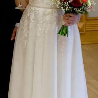 Sprzedam suknię ślubną, kolor śmietankowy, delikatna koronka, subtelny blask