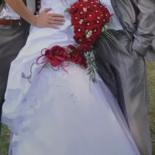 Sprzedam piękną suknię ślubną rozmiar S