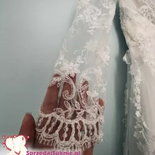 Koronkowa suknia ślubna 
