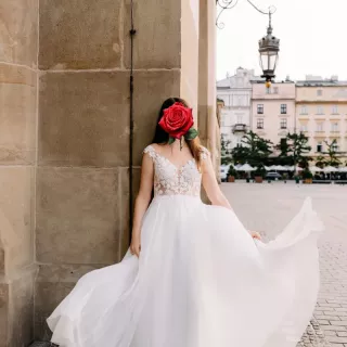 Suknia ślubna i welon Guido - kobieca i pełna romantycznego uroku