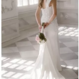 Elegancja suknia ślubna idealna dla niskiej osoby