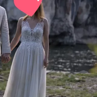 Urocza suknia ślubna