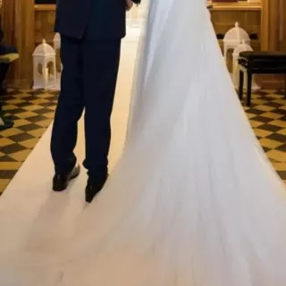 Suknia tiul z podpinanym trenem 