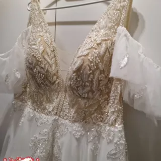 Bogato zdobiona suknia plus size 