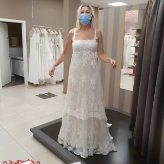 Suknia Ślubna , kupiona w Niemczech , cena nowej 1700 euro. Była założona tylko 3 godziny. Ślub cywilny w okresie Panademi Corona .  