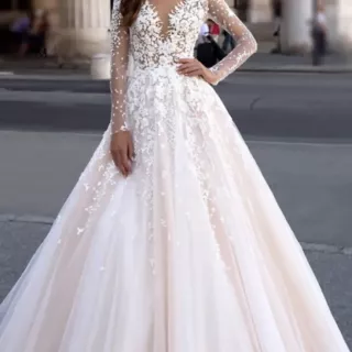 Piękna suknia ślubna księżniczka Nuria Oksana Mukha