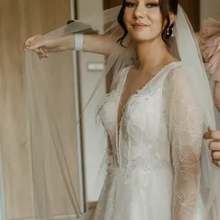 Sprzedam zjawiskową suknię ślubną z kolekcji Premium Exclusive 2025. 