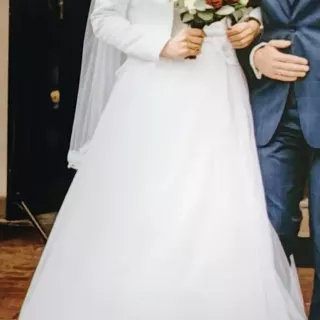 Piękna, biała i wygodna suknia ślubna 