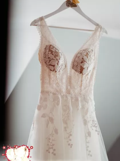 Śmietankowa suknia ślubna  M 38