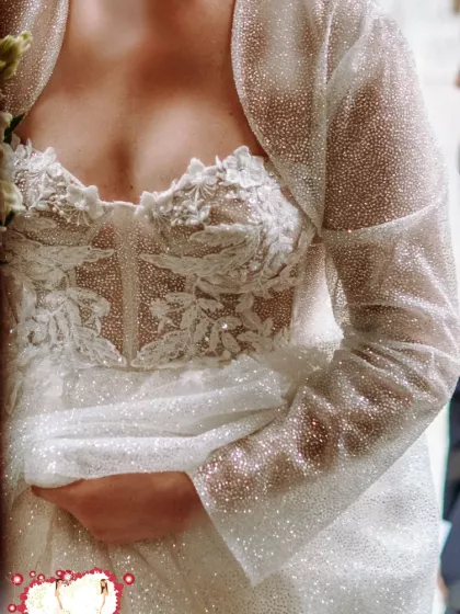 Suknia ślubna pięknie pozłacana, super efektowna (może być ciążowa)