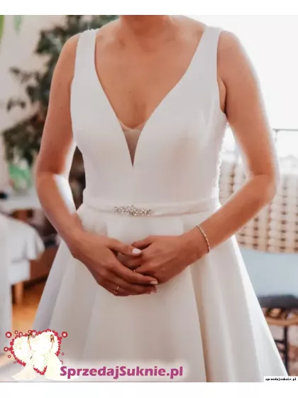 Klasyczna suknia ślubna z kieszeniami