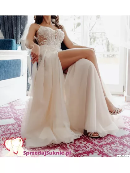 Suknia ślubna rozcięcie brzoskwiniowa piękna