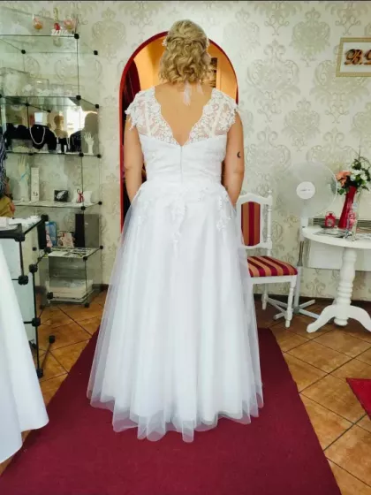 Suknia ślubna brokatowa 