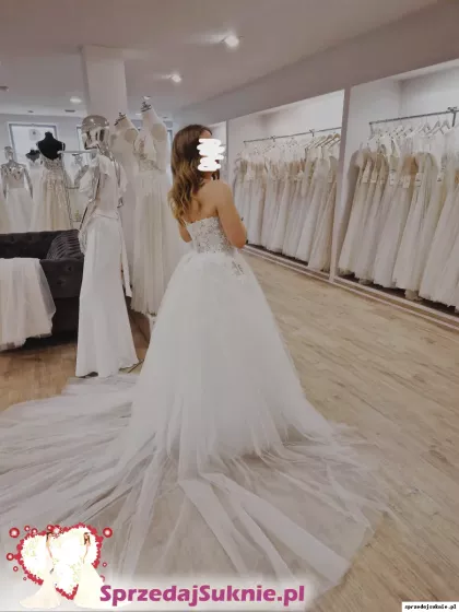 Nowa tiulowa suknia ślubna typ Princessa