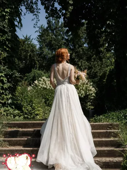 Designerska suknia ślubna z odkrytymi plecami od Luce Sposa