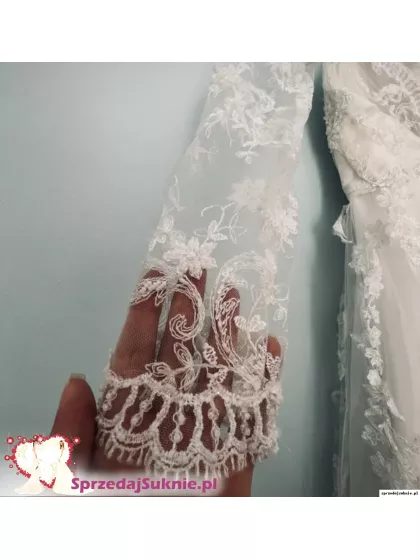 Koronkowa suknia ślubna 