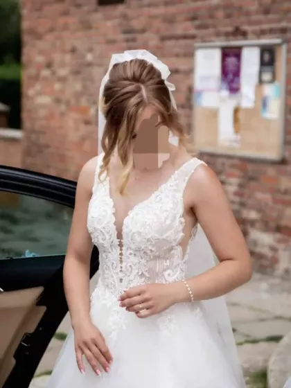 Suknia Ślubna kolor Ivory z brzoskwinią