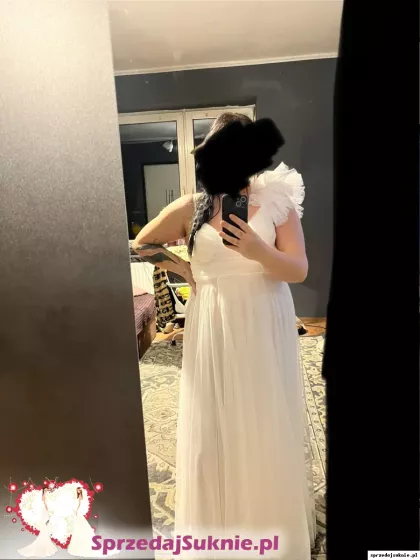 Sukienka z ozdobnym ramiączkiem 