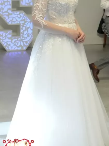 Suknia ślubna pięknie zdobiona