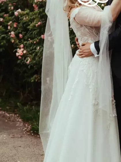 Suknia ślubna Ivory z odpinanym rękawami i welonem